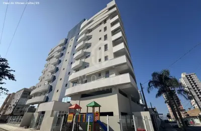 Apartamento com ótimo padrão de acabamento, 2 suítes, no bairro itacolomi - balneário piçarras - sc