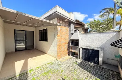 Casa geminada com 2 quartos, bairro itacolomi- balneário piçarras/sc.