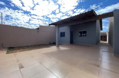 Casa 2 quartos e área de churrasco a venda em amplo terreno jardim flamboyant