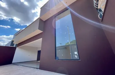 Casa 3 quartos, pé direito alto, próximo a comércio no nossa senhora da saúde