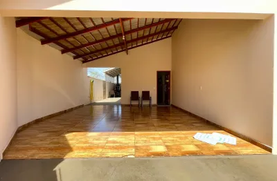 Casa 2 quartos, churrasqueira, energia solar em ótima localização do vila vitória