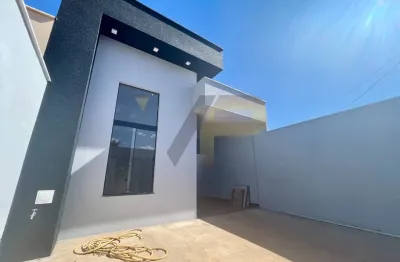 Casa com fachada moderna, 2 quartos sendo uma suíte próximo a várias opções de comércio