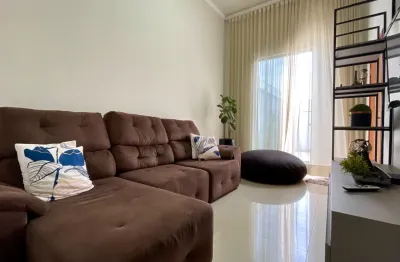 Casa a venda com 3 quartos, área de churrasco, móveis planejados e energia solar no Beira Rio 1