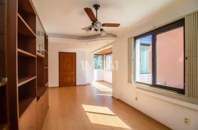 Apartamento com 3 quartos para alugar na avenida lavras, 599, petrópolis, porto alegre por r$ 5.200