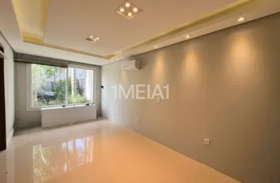Casa com 3 quartos para alugar na avenida cairu, 601, navegantes, porto alegre por r$ 11.900