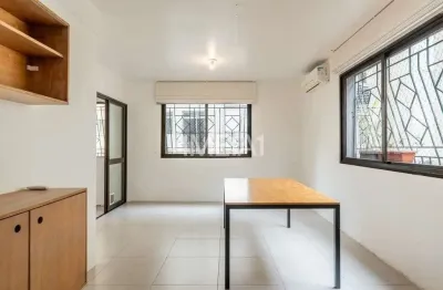 Apartamento com 2 quartos para alugar na rua coronel paulino teixeira, 338, rio branco, porto alegre por r$ 3.300