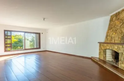 Casa com 3 quartos para alugar na rua maestro salvador campanella, 70, jardim itu sabará, porto alegre por r$ 8.900