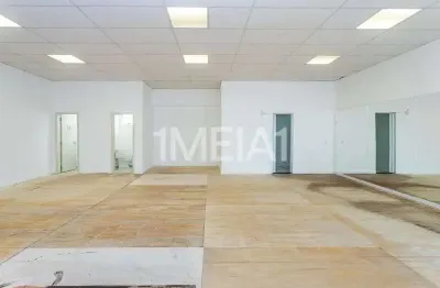 Sala comercial para alugar na Avenida Protásio Alves, 2971, Petrópolis, Porto Alegre por R$ 4.500
