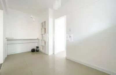 Apartamento com 3 quartos para alugar na avenida independência, 519, independência, porto alegre por r$ 2.780