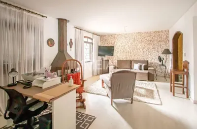 Casa com 3 quartos para alugar na Rua General Couto de Magalhães, 1797, São João, Porto Alegre por R$ 9.500