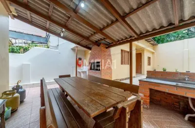Casa com 3 quartos para alugar na Rua Carlos Trein Filho, 291, Auxiliadora, Porto Alegre por R$ 6.000