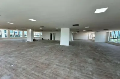 Espaço corporativo de 568,67 m² com 12 vagas para locação, possui banheiro masculino e feminino, área para copa/cozinha .