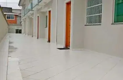 Casa estilo sobrado em condomínio fechado novo de 9 casas com garagem subterrâne