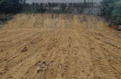 Terreno à venda no Centro, Embu-Guaçu 