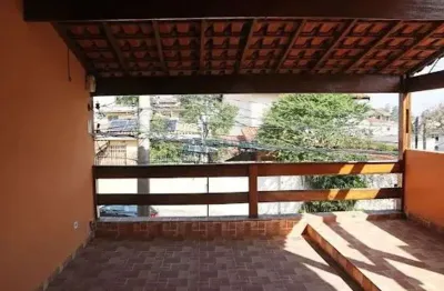 Excelente sobrado no coração do bairro de veleiros.