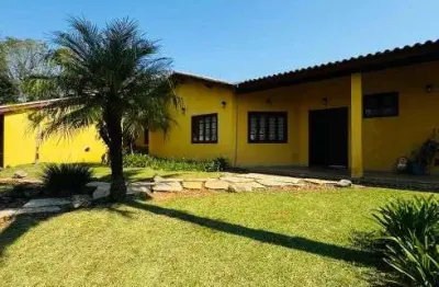 Apresento uma magnífica residência situada no exclusivo condomínio fazenda da ilha- embu guaçu-sp