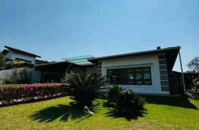 Espetacular casa térrea de alto padrão localizada no renomado condomínio fazenda da ilha