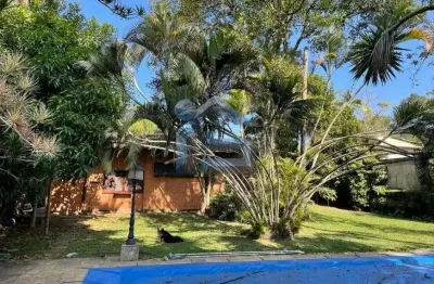 Magnífica casa térrea com muita área verde e árvores frutíferas, um verdadeiro paraíso!!!