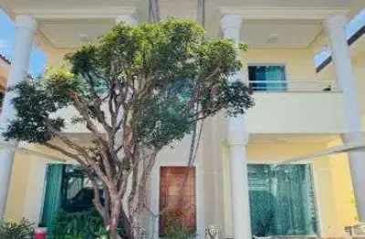 Sobrado espaçoso em bolsão residencial – 4 dorms | 6 banheiros | 260m²