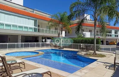 Cobertura com 03 quartos, churrasqueira e área privada.