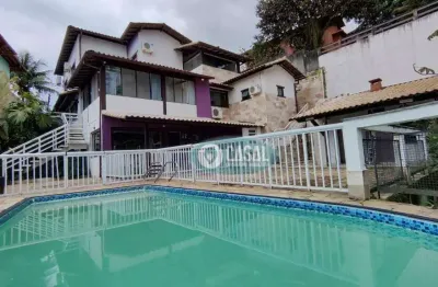 Casa em condomínio com 04 quartos com piscina, sauna e churrasqueira em pendotiba