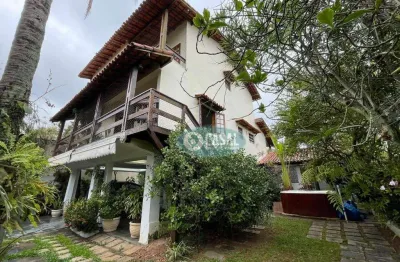 Casa na quadra da praia de piratininga, com 04 quartos, churrasqueira, quinta, ofurô e sauna.