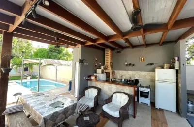 Casa com 04 quartos à venda em itaipu com piscina e churrasqueira.