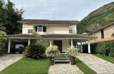 Casa em condomínio com 04 quartos em itacoatiara - niterói/rj.