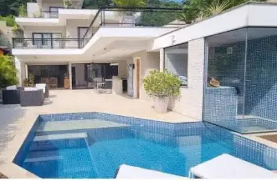 Casa em condomínio com 06 quartos suítes, piscina, sauna e churrasqueira - itaipu - niterói/rj.