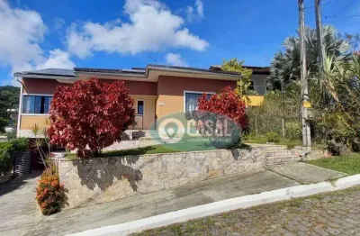 Casa em condomínio com 03 quartos com piscina e churrasqueira em várzea das moças.