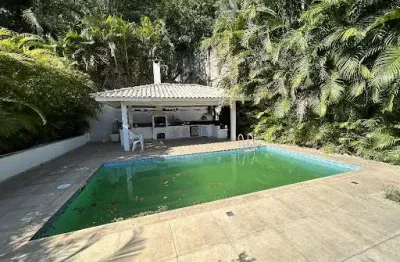 Casa em condomínio com 04 quartos, piscina e churrasqueira em itaipu - niterói/rj