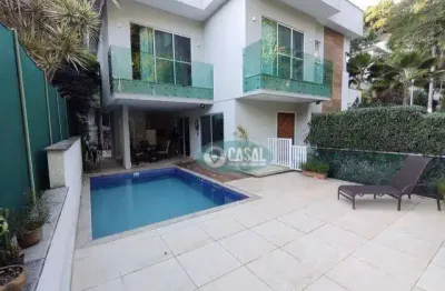Casa em condomínio com 03 quartos sendo 03 suítes à venda.