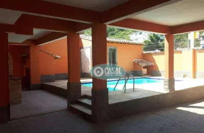 Casa com 07 quartos sendo 05 suítes, hidromassagem, piscina, churrasqueira e sauna, em piratininga.
