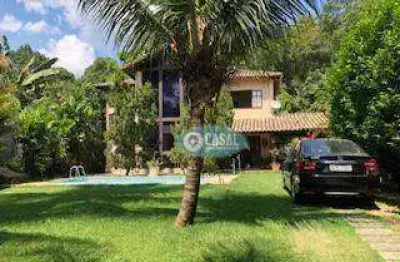 Casa em condomínio com 03 quartos sendo 02 suítes, piscina e churrasqueira!