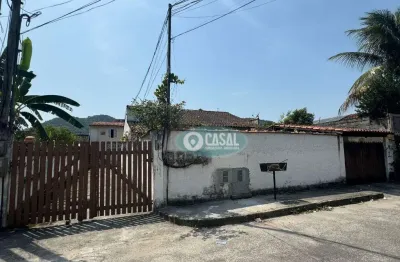 Conjunto de 06 kitnets com 01 casa independente com piscina e quintal em itaipu!