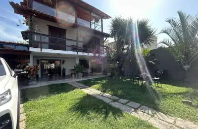 Casa em condomínio com 04 quartos com piscina e churrasqueira em itaipu