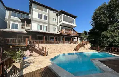 Casa em condomínio com 06 quartos, piscina, sauna, churrasqueira em itaipu - niterói/rj.