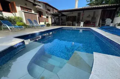 Casa em condomínio com 04 quartos, piscina e churrasqueira em piratininga - niterói/rj.