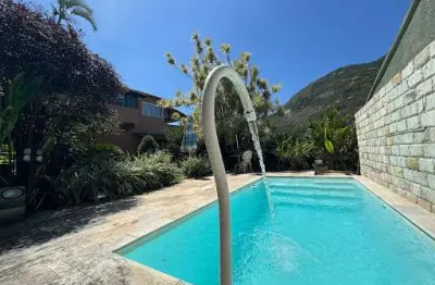 Casa em itacoatiara com 04 quartos, piscina e quintalzão!
