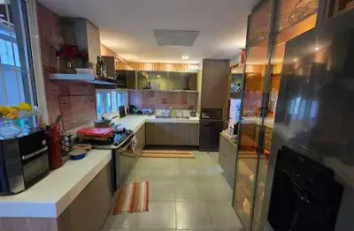 Casa em condomínio com 03 quartos, piscina e churrasqueira em pendotiba - niterói/rj