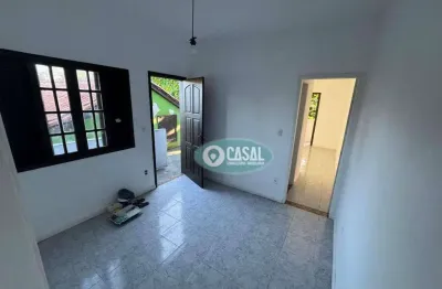 Casa com 01 quarto para alugar, 200 metros da praia piratininga!