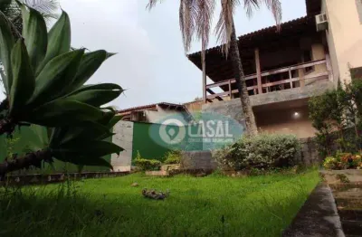 Casa com 03 quartos, churrasqueira e varandão gourmet!