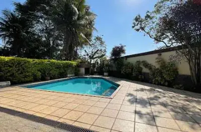 Casa em pendotiba com 03 quartos sendo 03 suítes, piscina, churrasqueira e sauna.