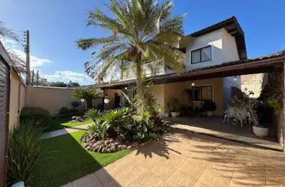 Casa em condomínio com 05 quartos, piscina e churrasqueira em itaipu - niterói/rj