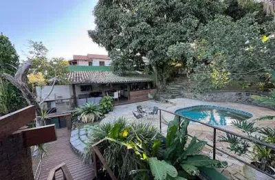 Casa em condomínio com 05 quartos à venda em itaipu