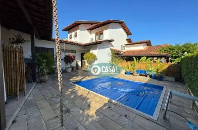 Casa em condomínio com 04 quartos, piscina e churrasqueira em piratininga!