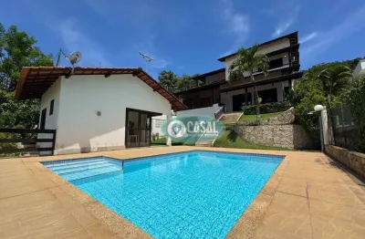 Casa em condomínio com 04 quartos, piscina e churrasqueira!