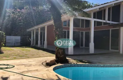 Casa linear com 03 quartos em itaipu com piscina, churrasqueira e quintal!