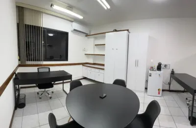 Sala comercial no caminho das árvores com copa, banho e duas vagas de garagem