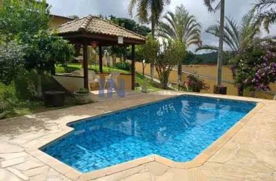 Linda chácara no interior de são paulo, itatiba, 400m2 área construída, área total 900m2, 3 dormitórios, suíte, piscina aquecida, 6 garagens, varanda.
